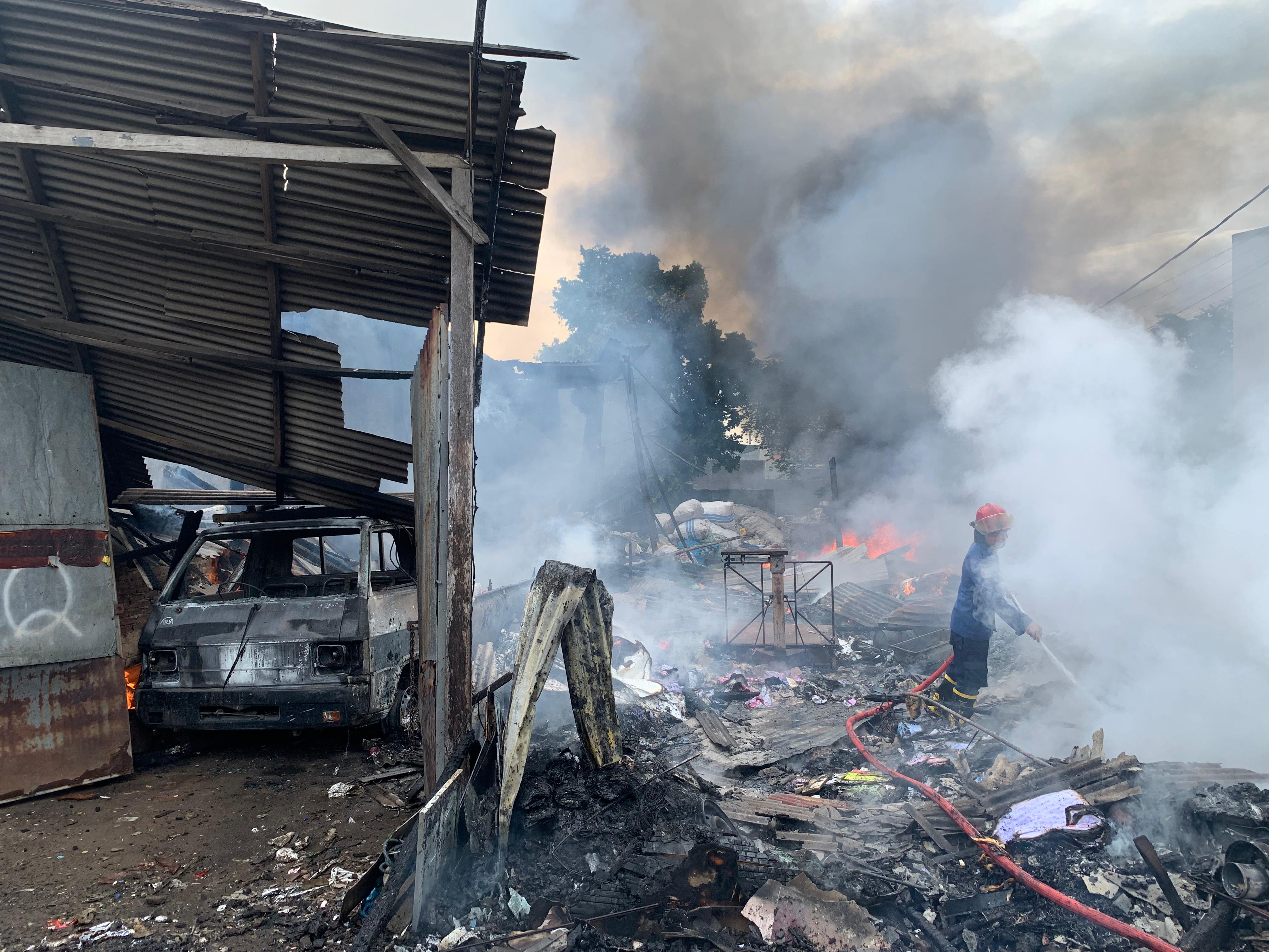 Gudang Rongsokan di Masangan Kulon Ludes Terbakar