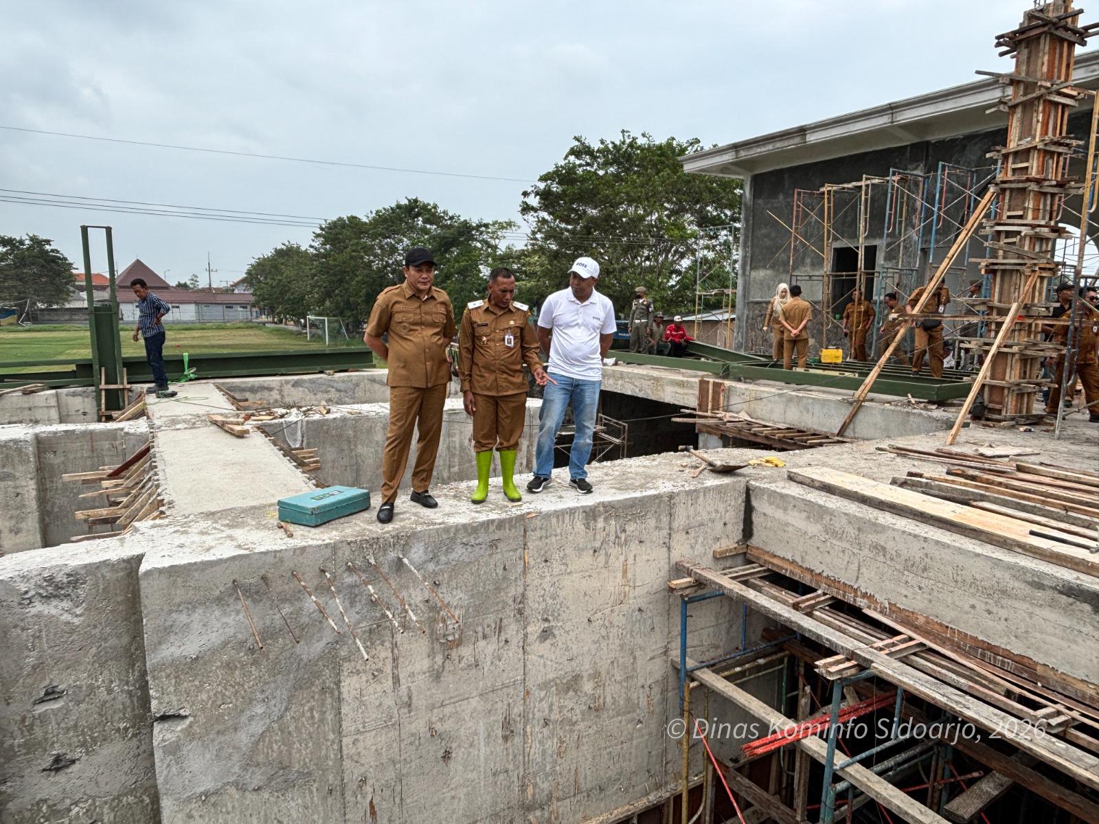 Sidak Rumah Pompa Kedungpeluk, Bupati Sidoarjo Pastikan Progres Capai 70 Persen
