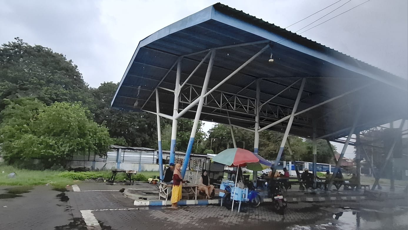 Kembalikan Fungsi Terminal, Dishub Sidoarjo Lakukan Penataan Pedagang di Porong