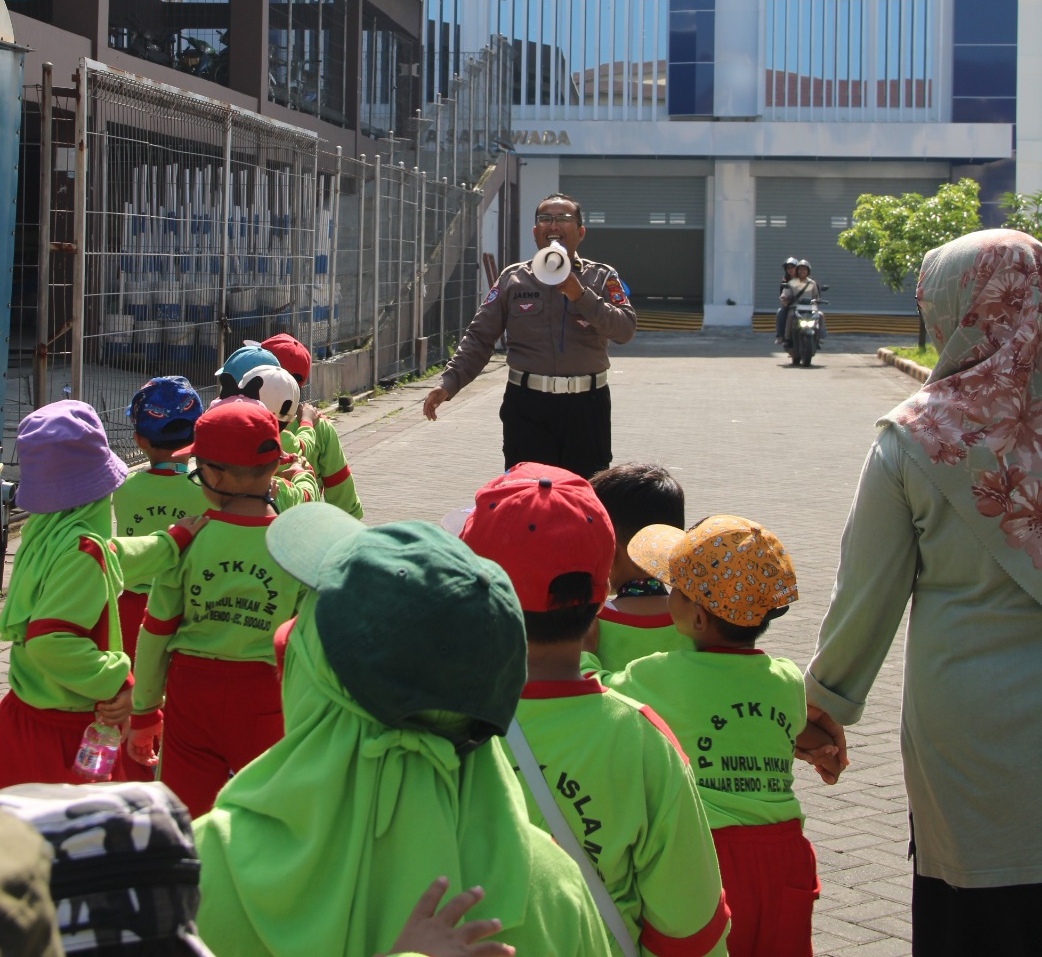 Polantas Sidoarjo Ajak Anak TK Kenali Profesi Polisi Lewat Edukasi Interaktif