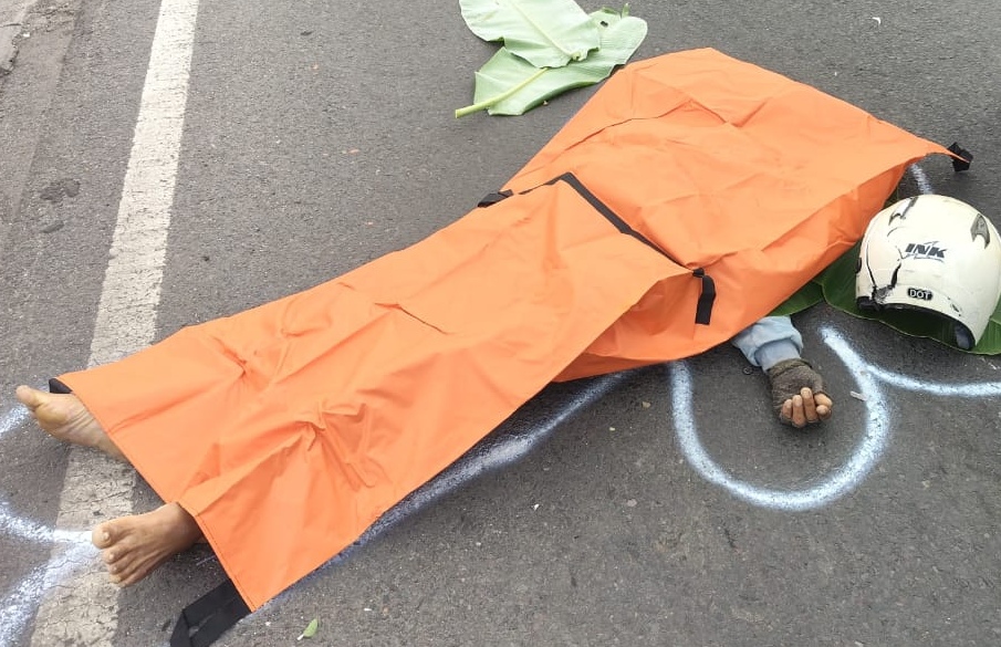 Pengendara Motor Tewas Terlindas Trailer di Raya Trosobo