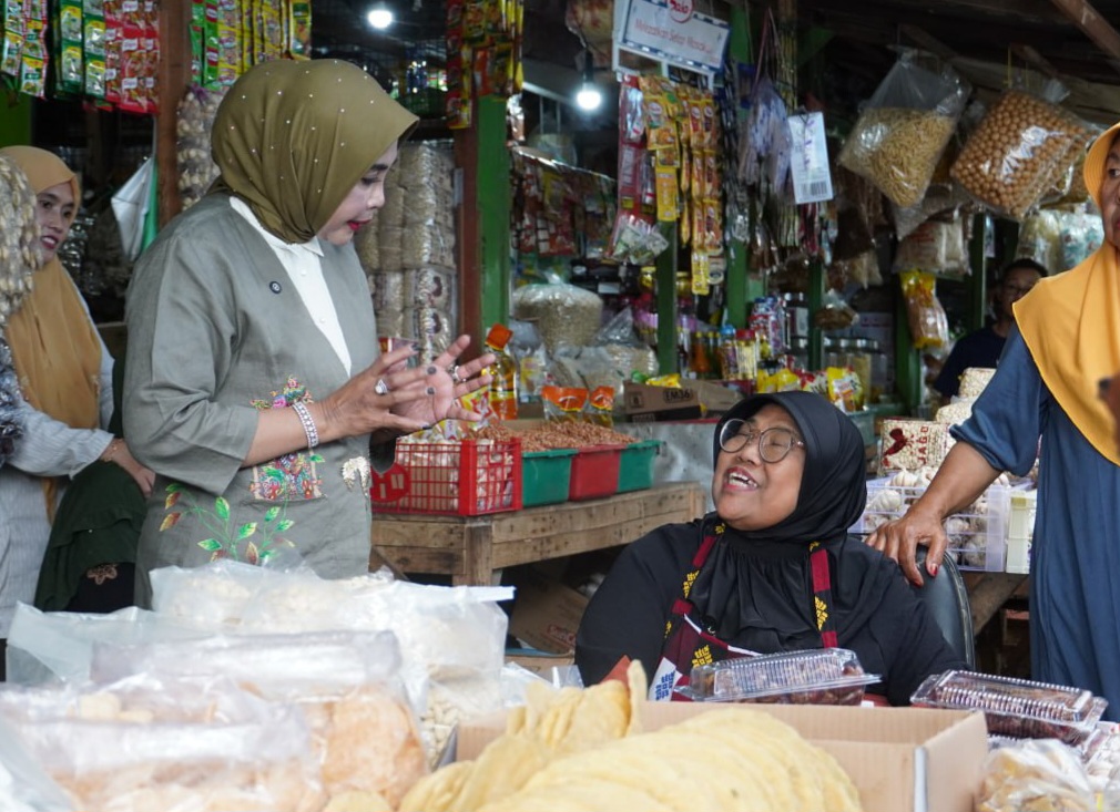 Wabup Mimik Sidak Harga Sembako di Pasar Porong, Pastikan Stabil Jelang Lebaran 2026