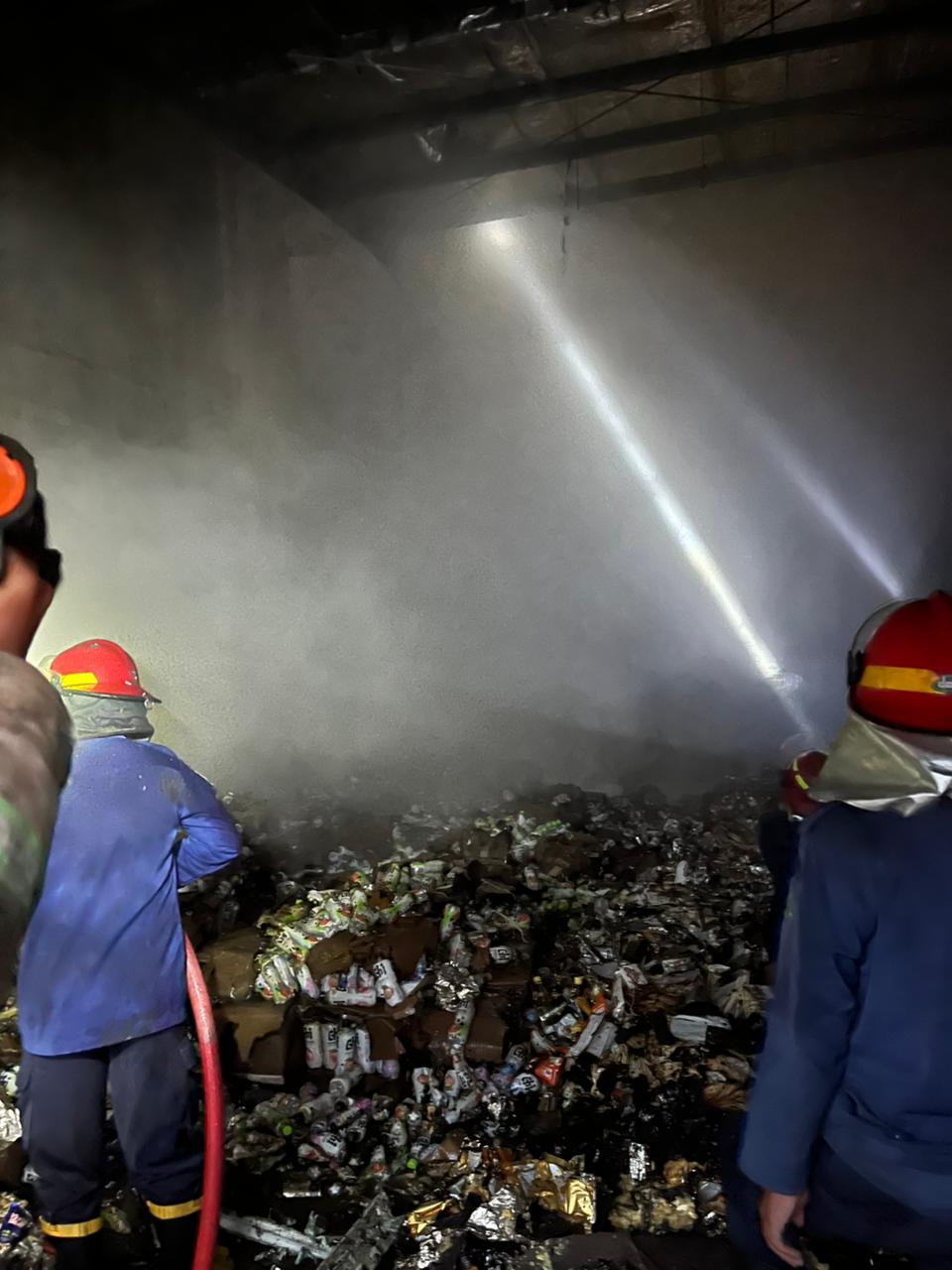 Kebakaran Gudang Makanan dan Minuman di SiRIE Sidoarjo Berhasil Dipadamkan Tanpa Korban